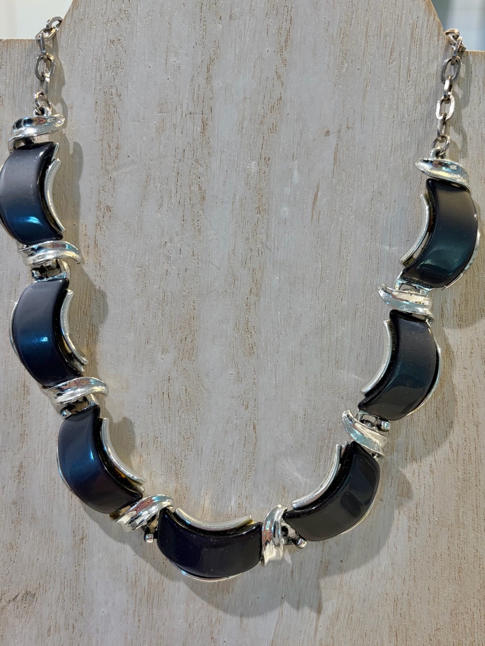 Vintage Gray Thermoset Lucite Scalloped Collar Choker Necklace Silver Tone